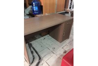 THANH LÝ BÀN LÀM VIỆC NÂU ĐỎ 150x70 CÓ HỘC KHÓA